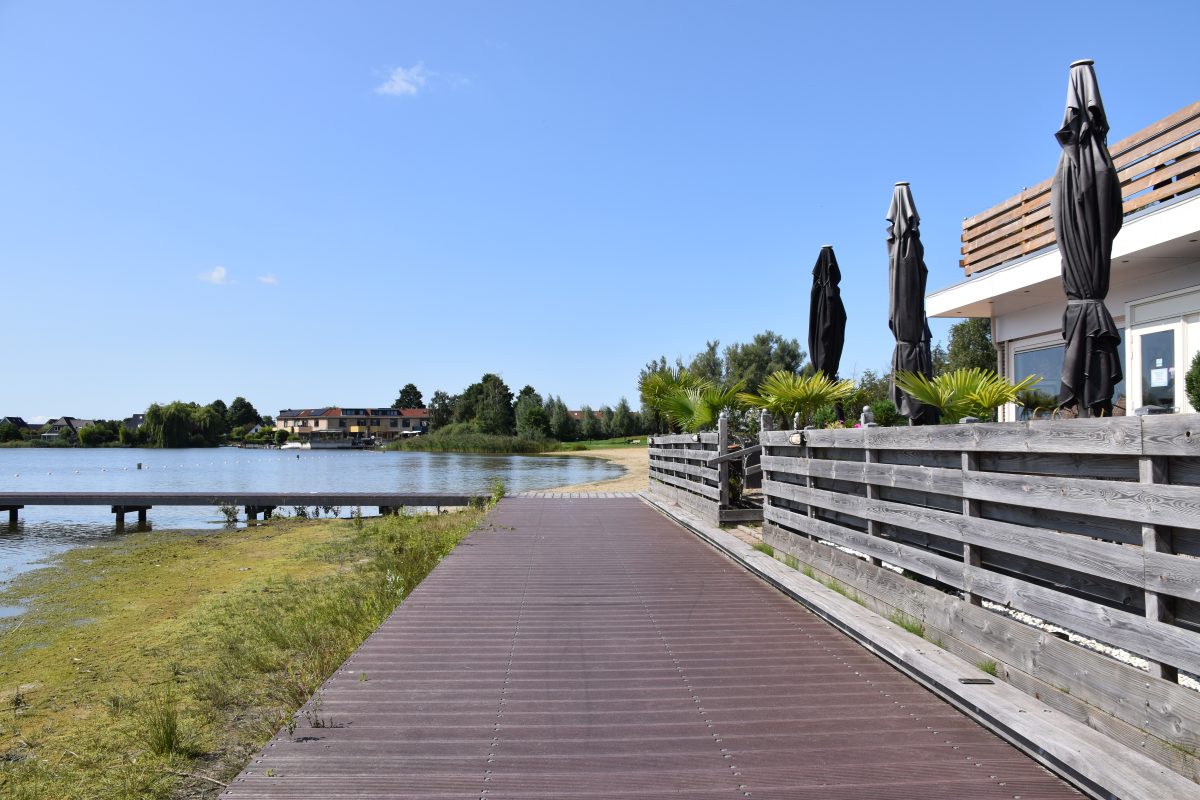 Kleine rietplas, Meren